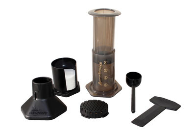 AeroPress kommer med en række tilbehør